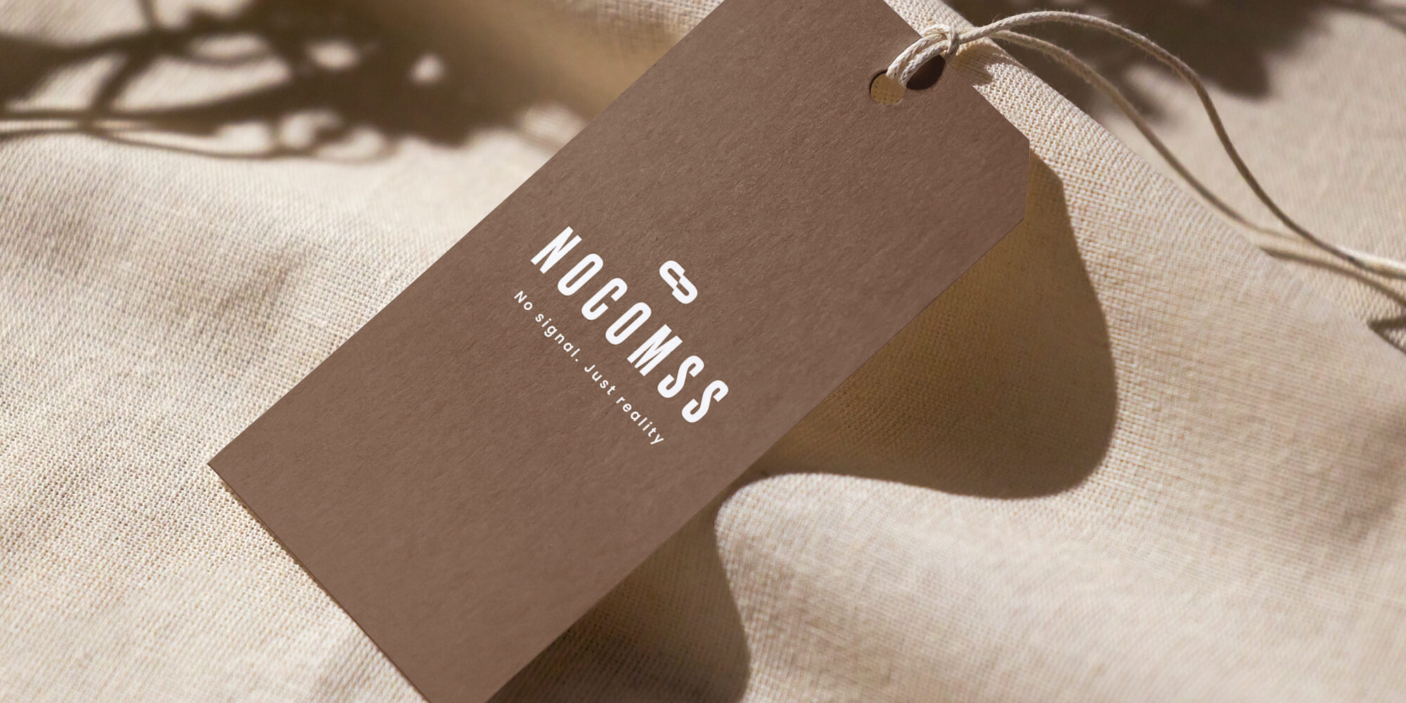 Bodegón de productos viure sobre caja de madera